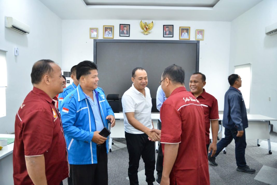 Bupati Batubara Ir H Zahir MAP menerima audiensi Persekutuan Gereja-gereja Pentakosta Indonesia (PGPI) Batubara di aula Kantor Bupati Batubara, Jalan Perintis Kemerdekaan, Kelurahan Lima Puluh Kota, Kecamatan Lima Puluh.