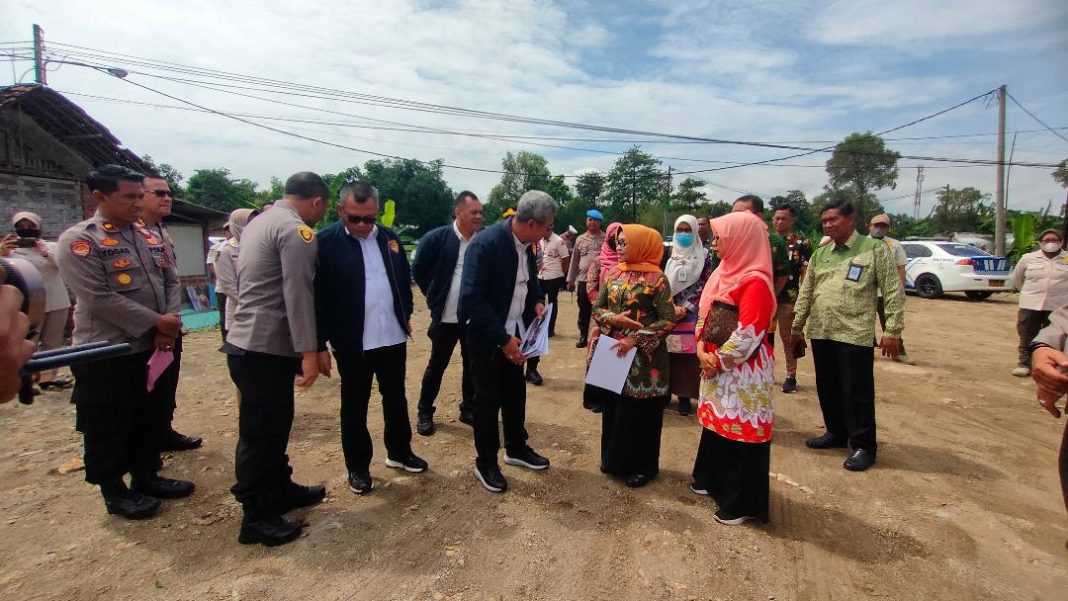 Tim perencanaan dari Mabes Polri meninjau lahan yang merupakan hibah dari Pemkab Jombang.