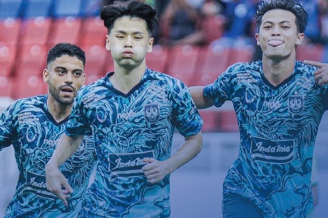 Skuad PSIS Semarang merayakan gol Taisei Marukawa ke gawang Dewa United di laga pekan ke-24 BRI LIga 1 2022/2023 di Stadion Jatidiri.