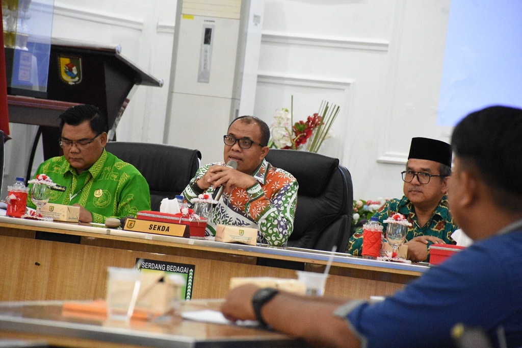 Pemkab Sergai menggelar rapat Gustu Layak Anak tahun 2023 yang berlangsung di Aula Sultan Serdang, Komplek Kantor Bupati Sergai, Sei Rampah