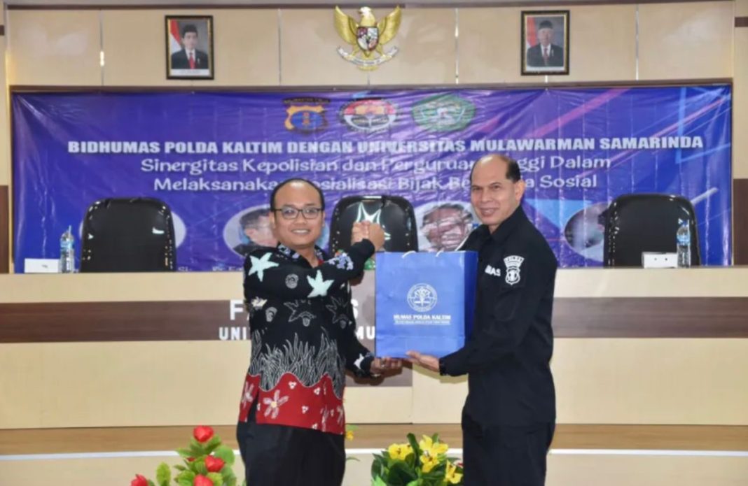 Bidang Humas Polda Kaltim melaksanakan kegiatan sosialisasi tentang bijak dalam bermedia sosial, di Gedung B Fakultas Hukum Universitas Mulawarman Samarinda.