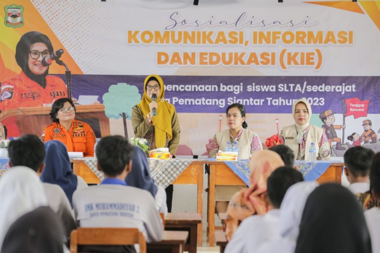 Wali Kota Pematangsiantar dr Susanti Dewayani SpA menghadiri acara sosialisasi KIE kebencanaan bagi siswa SLTA/sederajat Kota Pematangsiantar Tahun 2023, di SMA Swasta Kartika 1-4 Pematangsiantar, Jalan Kartini.