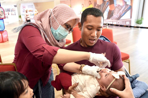 Puskesmas Glugur Kota membuka layanan imunisasi polio di pusat perbelanjaan Deli Park Mall.