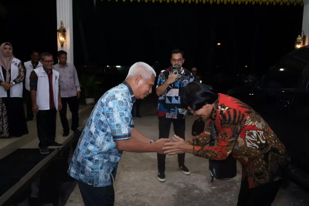 Kunjungan Kak Seto tersebut disambut hangat Bupati dan Wakil Bupati Asahan di Pendopo Rumah Dinas Bupati Asahan.