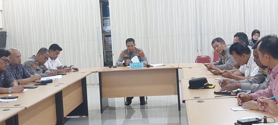 Kabag Ops Polrestabes Medan AKBP Arman Muis pimpin anev Ops Pekat Toba 2023 hari keempat di lantai dua aula Bagp Ops Mapolrestabes.