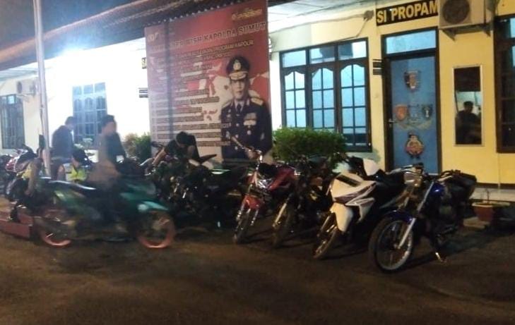 Belasan kendaraan sepeda motor berknalpot blong diamankan ke Mako Polres Tebingtinggi, Jalan Pahlawan.