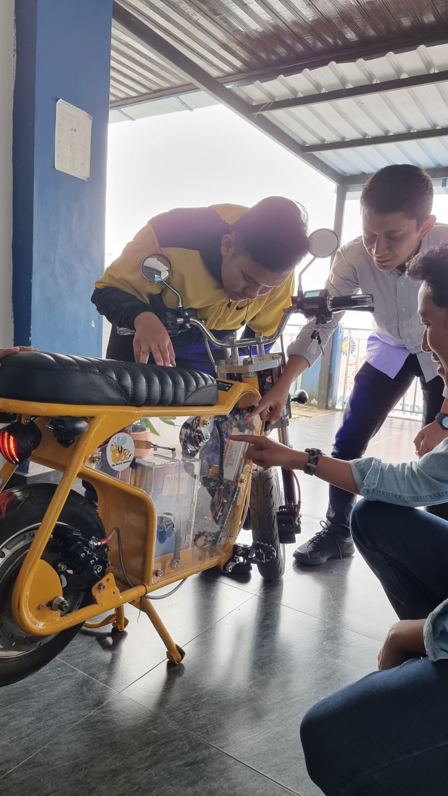 PLN UID Sumut melalui PLN UP3 Bukit Barisan melakukan pelatihan memodifikasi kendaraan konvensional berbahan bakar fosil menjadi kendaraan berbasis baterai di Karo.