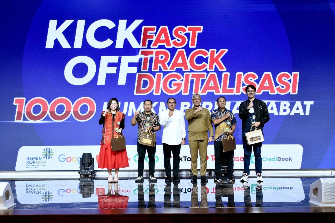 Gubernur Sumut Edy Rahmayadi menghadiri Kick Off Fast Track Digitalisasi 1.000 KUMKM Bermartabat yang diselenggarakan di Aula Raja Inal Siregar, lantai 2 Kantor Gubernur Sumut, Jalan Diponegoro, Nomor 30 Medan.