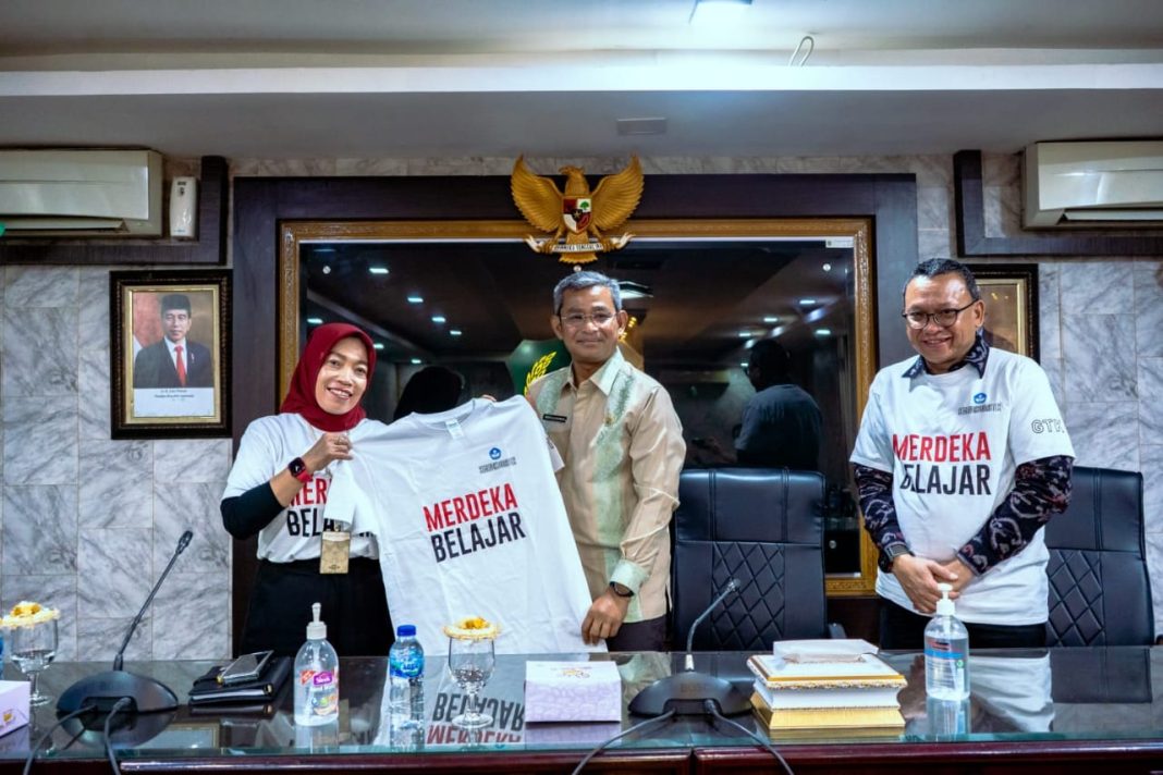 Sekda Kota Medan Wiriya Alrahman menerima kunjungan Kemendikbudristek RI di Balai Kota Medan.