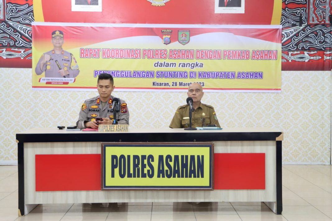 Kapolres Asahan AKBP Roman Smaradhana Elhaj didampingi Kepala Dinas Pertanian Asahan Oktoni Erianto menggelar rapat penanganan stunting, bersama sejumlah Dinas Pemkab Asahan.