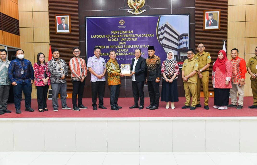 Pemkab Batubara kembali memberikan LKPD untuk tahun anggaran 2022 kepada BPK RI Perwakilan Sumut, di Kantor BPK RI Perwakilan Sumut, Jalan Imam Bonjol Medan.