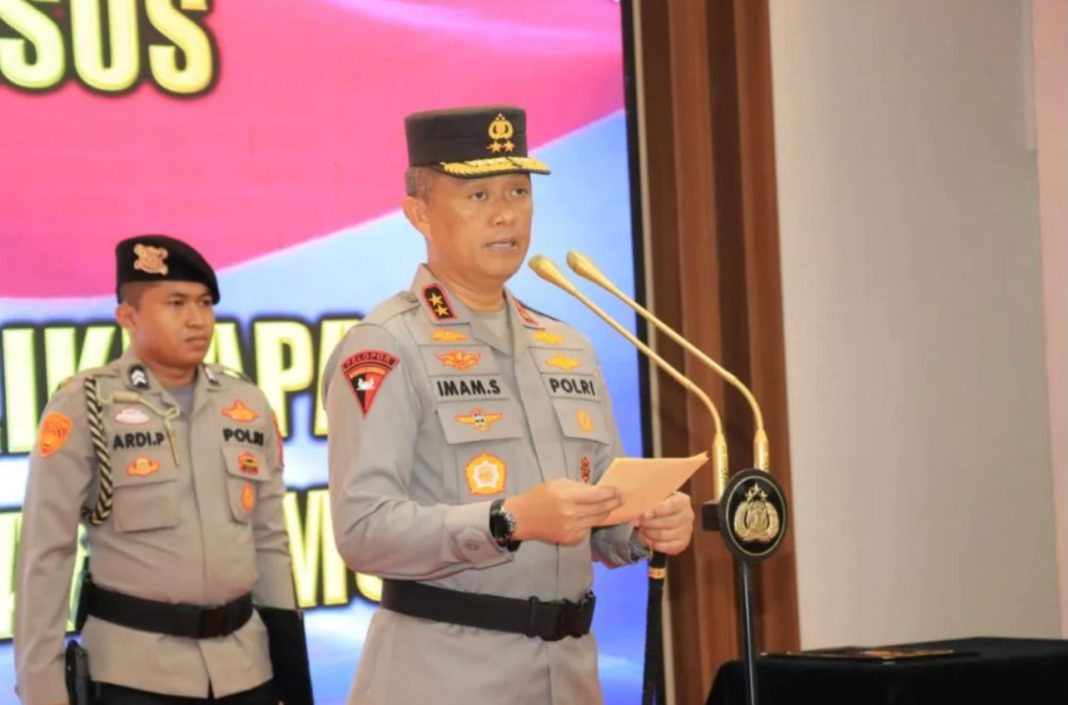 Kapolda Kaltim Irjen Pol Drs Imam Sugianto MSi memimpin upacara sertijab Dir Reskrimsus dan Kapolres Kota Balikpapan di Gedung Mahakam Polda Kaltim.