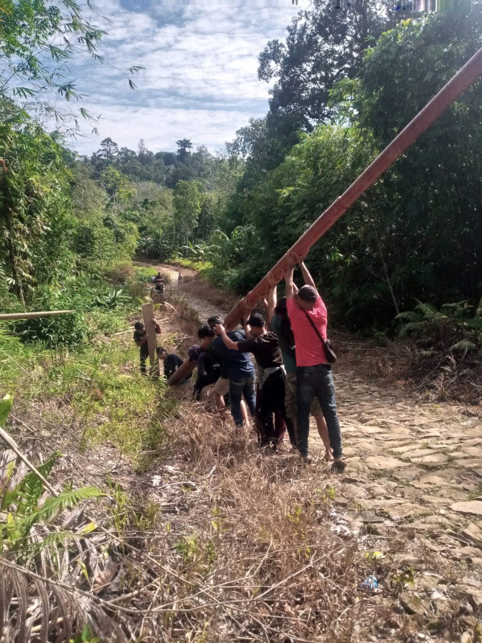 PLN UID Sumut terus membangun jaringan listrik untuk menerangi hingga pelosok negeri.