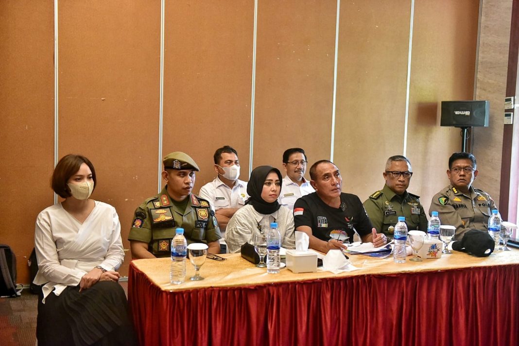 Gubernur Sumut Edy Rahmayadi memaparkan berbagai upaya dan strategi yang telah dilakukan Pemprov Sumut untuk penanganan pandemi Covid-19 di Sumut, kepada Tim Juri Penilaian Penghargaan Pengendalian Pandemi Covid-19 atau PPKM Award, secara virtual, di Royal Sumatera, Medan.