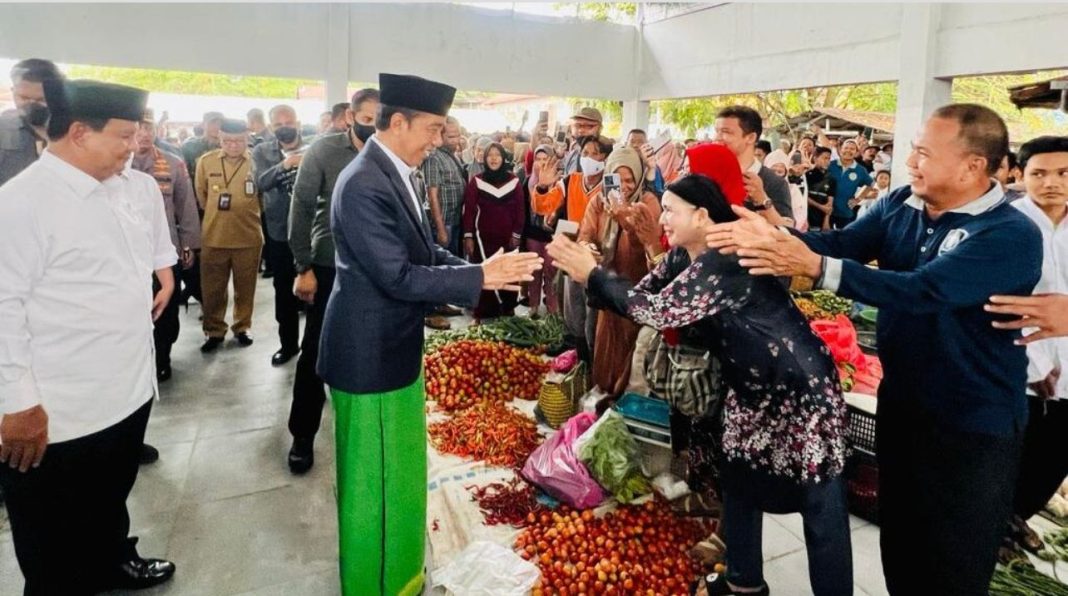 Presiden RI Ir H Jokowi meninjau Pasar Rakyat Tabalong, Provinsi Kalimantan Selatan.