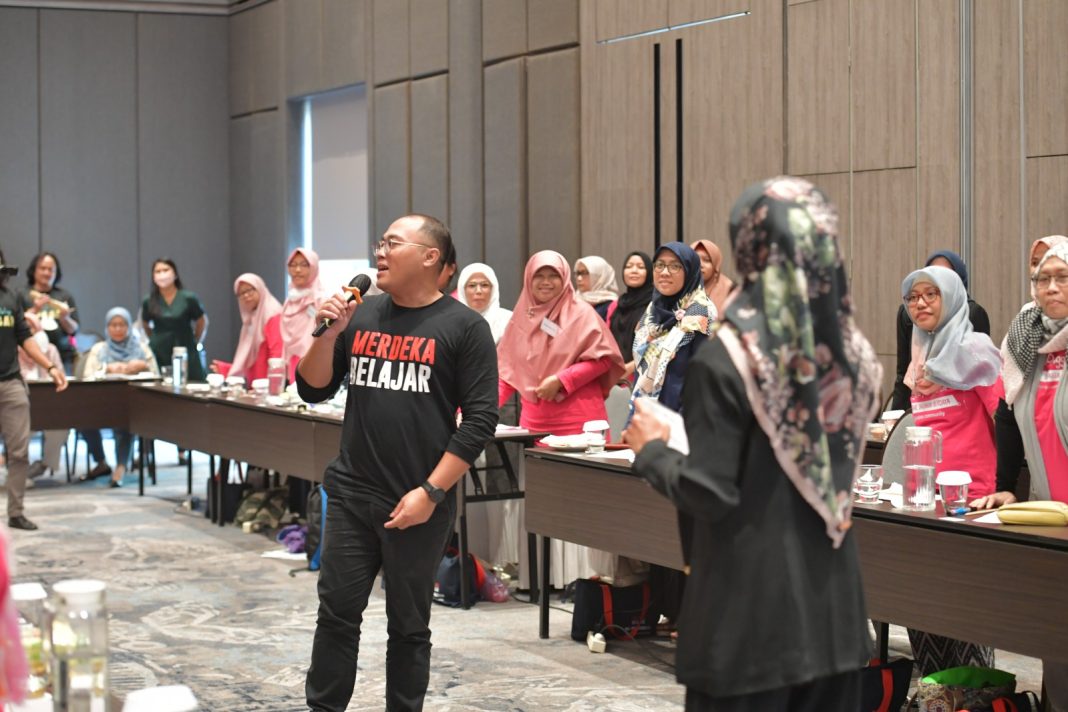 Plt Kepala Biro Kerja Sama dan Hubungan Masyarakat Anang Ristanto dalam sambutannya pada kegiatan ToT Fasilitator Ibu Penggerak di Tangerang.