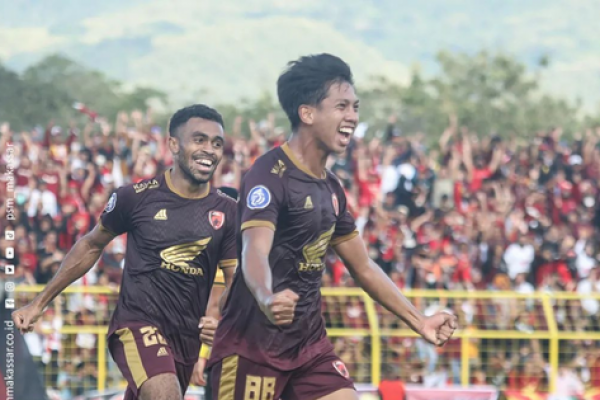 Selebrasi Ananda Raehan Alief usai mencetak gol ke gawang Bhayangkara FC dalam laga pekan ke-31 BRI Liga 1 2022-2023 yang berlangsung di Stadion Gelora BJ Habibie Parepare.