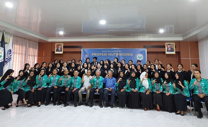 Fakultas Teknik Universitas Negeri Medan melaksanakan pengucapan sumpah/janji profesi lulusannya.