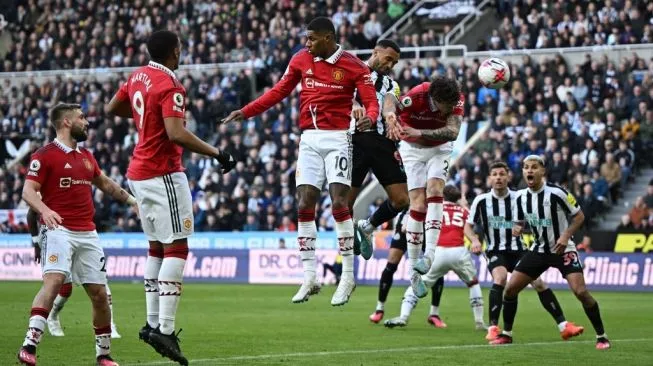 Suasana laga Liga Inggris antara Newcastle United vs Manchester United di Stadion St James Park, Newcastle.