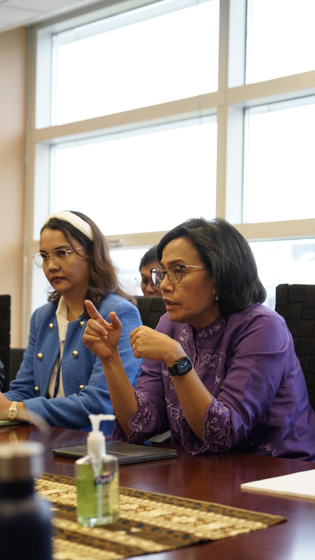 Menkeu RI Sri Mulyani dalam pertemuan bilateral dengan Menteri Keuangan Belanda Sigrid Kaag.