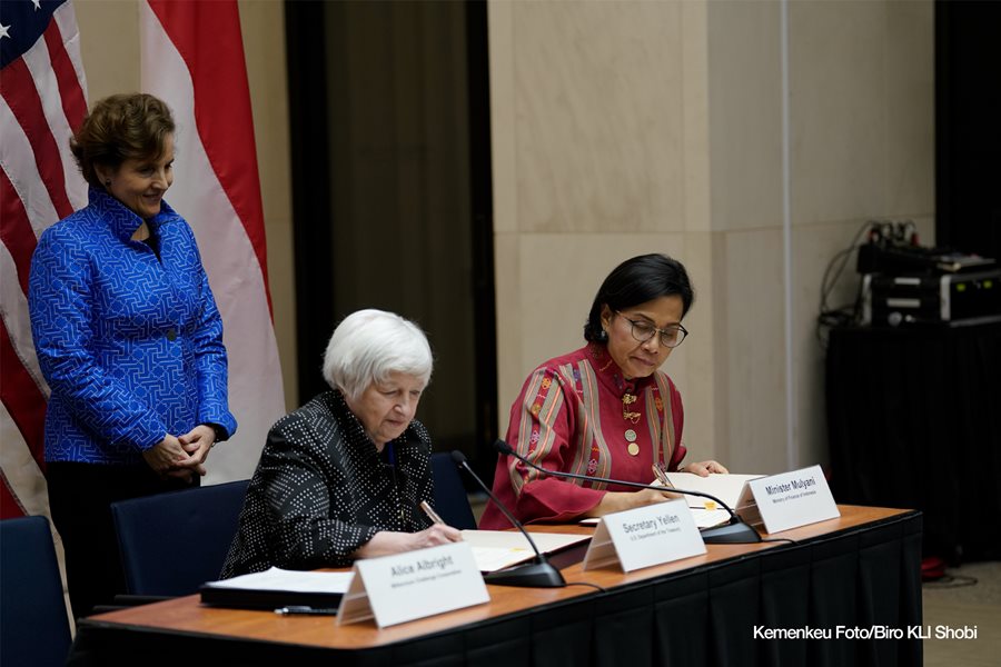 Acara penandatanganan kesepakatan hibah dilakukan pada 13 April di kota Washington DC dengan dihadiri Secretary of the US Department of Treasury, Janet Yellen; Menteri Keuangan Sri Mulyani Indrawati, Duta Besar RI untuk Amerika Serikat, Rosan Roeslani dan Vice President Department of Compact Operations of the MCC, Cameron Alford.