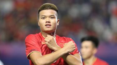 Selebrasi penyerang Vietnam Nguyen Van Tung setelah mencetak gol ke gawang Timnas Laos pada SEA Games 2023.