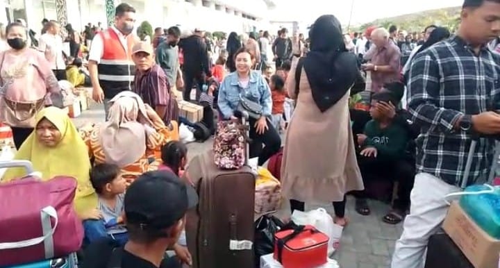 Arus balik pemudik tujuan Pulau Batam dan Jawa yang sebelumnya merayakan Idul Fitri 1444 H pada berbagai daerah di Sumut mulai memadati Pelabuhan Belawan.