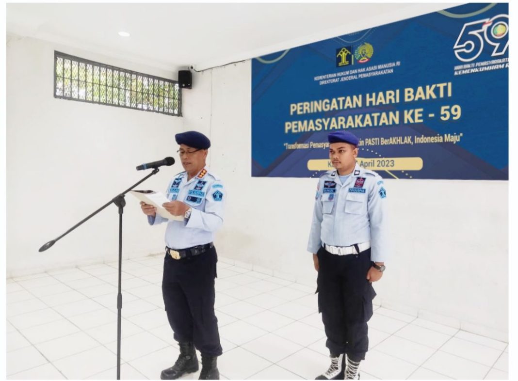 Kepala Lapas Kelas IIA Pancurbatu Haposan Silalahi AmdIP SSos memimpin apel pagi dan doa bersama dalam rangka puncak Bakti Pemasyarakatan ke-59 yang dilaksanakan di Aula Lapas Pancurbatu dan diikuti seluruh pegawai Lapas Pancurbatu.