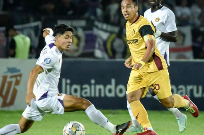 Laga Persik Kediri vs Persikabo 1973 dalam pekan ke-33 Liga 1 2022/2023 di Stadion Brawijaya, Kediri, Jawa Timur.