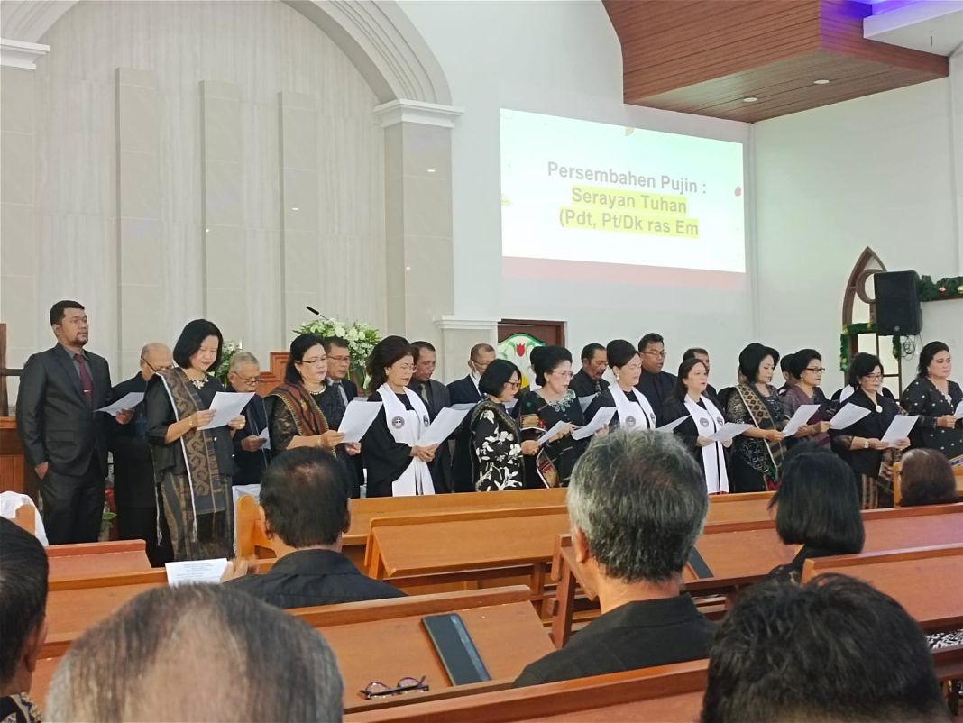 Persembahan pujian serayan Tuhan (Pertua/Diaken/Emeritus) peringatan Jumat Agung GBKP Setia Budi Medan.