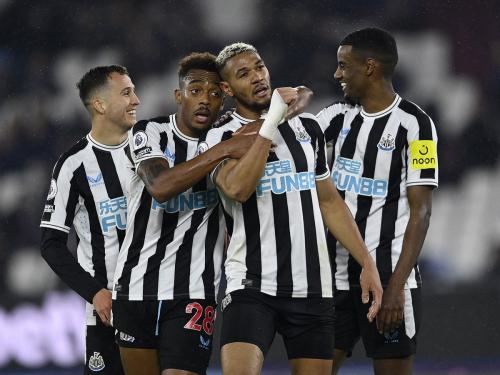 Newcastle United menang telak 5-1 atas West Ham United di Stadion Olimpiade London.