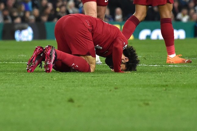 Selebrasi sujud syukur Mohamed Salah dalam laga Premier League 2022/2023 Leeds United vs Liverpool.