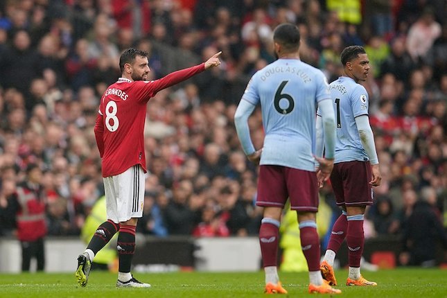 Selebrasi Bruno Fernandes setelah mencetak gol untuk Manchester United dalam pertandingan Liga Premier Inggris lawan Aston Villa di Old Trafford.