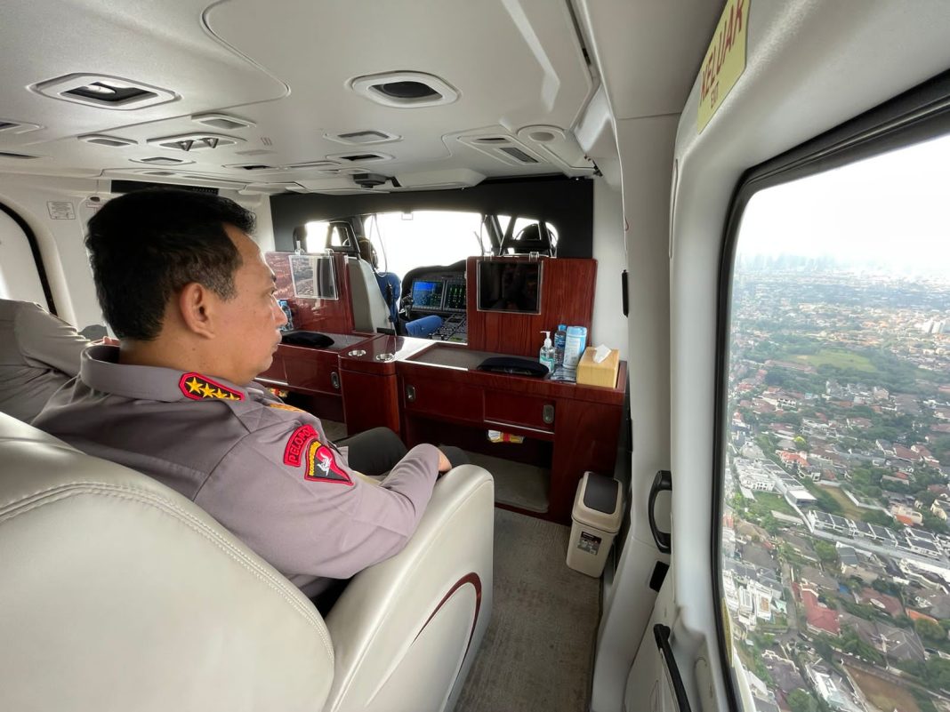 Kapolri Jenderal Polisi Listyo Sigit Prabowo dengan menggunakan Helikopter melakukan pemantauan udara pada arus mudik Hari Raya Idul Fitri tahun 2023.