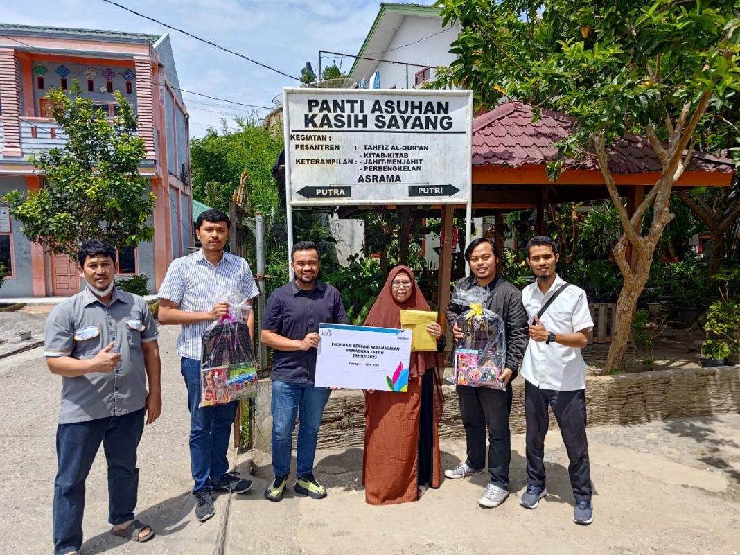 PLN menyalurkan kebutuhan perlengkapan sekolah bagi anak-anak Panti Asuhan Kasih Sayang.