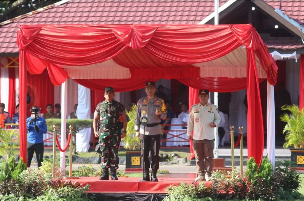 Kapolda Kaltim Irjen Pol Drs Imam Sugianto MSi memimpin apel gelar pasukan Operasi Mahakam Tahun 2023 di Lapangan M Jasin Satbrimob Polda Kaltim.