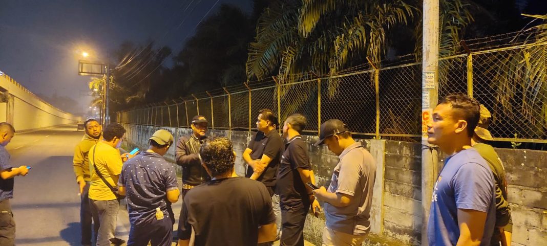 Polisi melakukan rekontruksi di lokasi kejadian perkara, Jalan Sisingamangaraja XII Medan (dekat Fly Over Terminal Amplas).