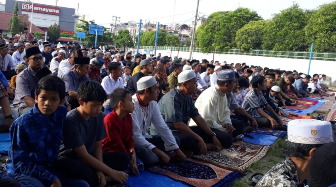 Jemaah Muhammadiyah Kota Pematangsiantar melaksanakan sholat Idul Fitri 1444 H di lapangan USI dan komplek SMA Negeri 4 Pematangsiantar.