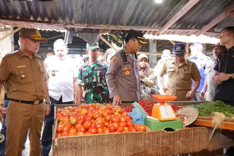 Pemkab Asahan bersama Forkopimda melakukan sidak ke pajak mempertemukan harga sembilan bahan kebutuhan pokok menjelang berakhirnya Ramadan 1444 H.