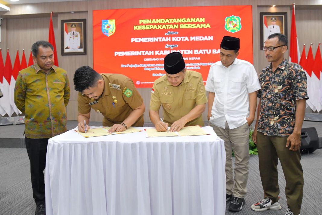 Wali Kota Medan Bobby Nasution dan Bupati Batubara H Ir Zahir MAP melakukan penandatanganan kerjasama di Aula Rumah Dinas Bupati, Komplek Perumahan Inalum, Tanjung Gading, Kecamatan Sei Suka.