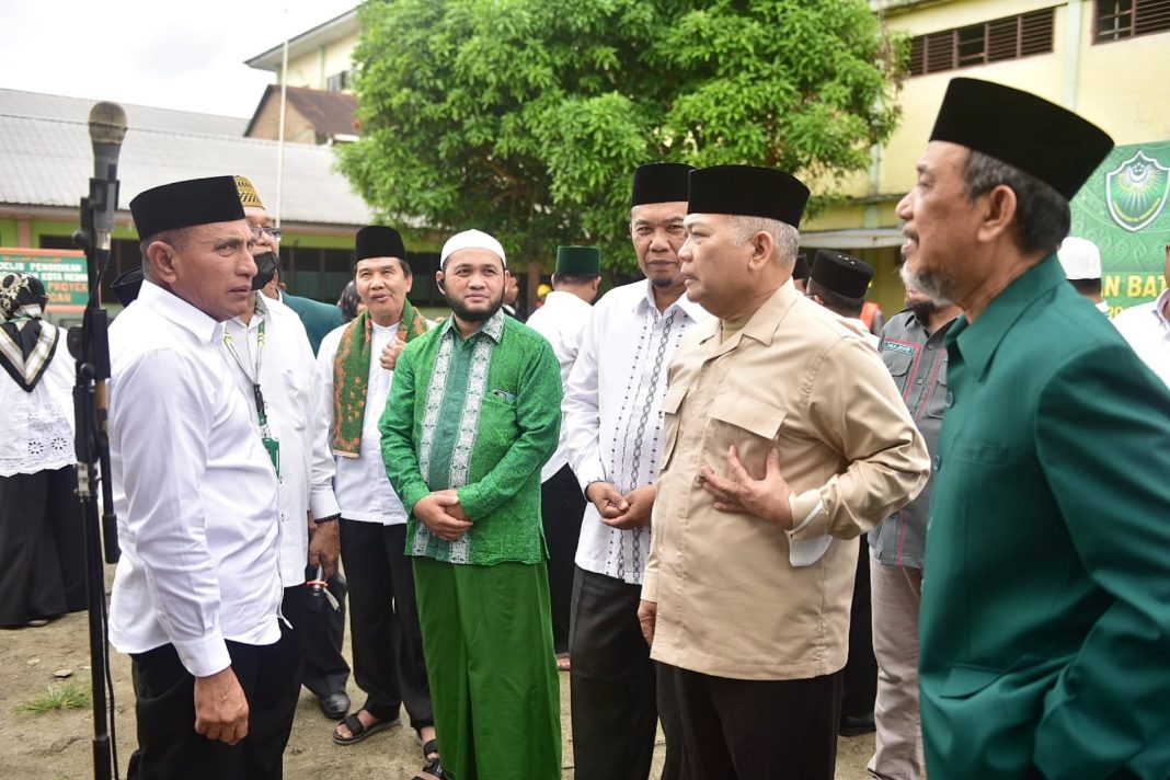 Gubernur Sumut Edy Rahmayadi bersama Ketua Umum PB Al Washliyah Masyhuril Khamis melaksanakan peletakan baru pertama pembangunan Gedung Univa di Komplek Gedung Univa Jalan Sisingamangaraja XII Medan.