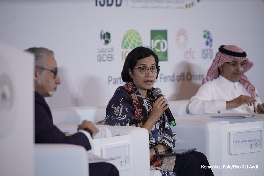 Menkeu RI Sri Mulyani Indrawati membagikan pengalamannya dalam Presidensi G20 Indonesia pada High-Level Interactive Seminar yang diselenggarakan oleh IsDB di Jeddah, Arab Saudi, Sabtu (13/5/2023). (Dok/Kemenkeu RI)