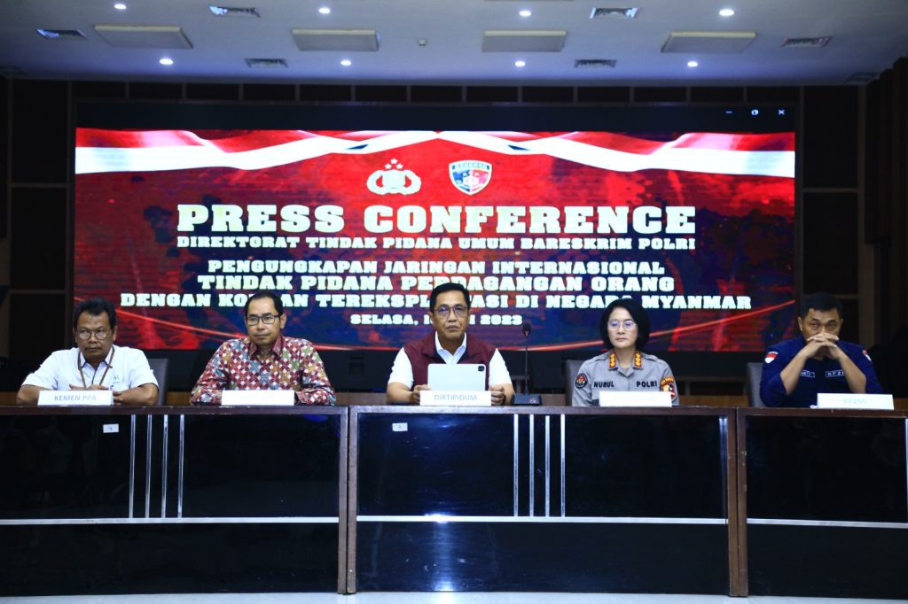 Dirtipidum Bareskrim Polri Brigjen Djuhandani Rahardjo Puro dalam konferensi pers yang dilaksanakan di Aula Bareskrim Polri, Selasa (16/5/2023). (Dok/Humas Polri)