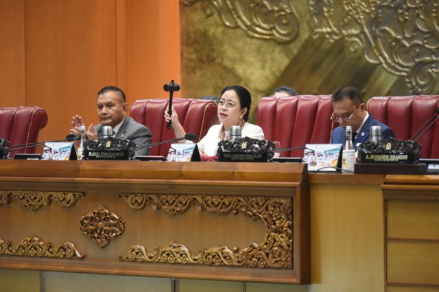 Ketua DPR RI Dr (HC) Puan Maharani saat memimpin rapat paripurna di Gedung Nusantara II, Senayan, Jakarta, Jumat (19/5/2023).