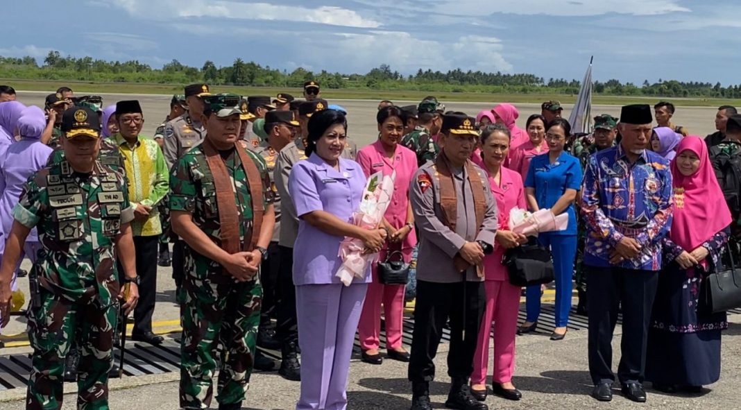 Kapolri Jenderal Polisi Listyo Sigit Prabowo, beserta Panglima TNI Laksamana TNI Yudo Margono dalam rangka pembukaan Latihan Integrasi Latsitardanus XLIII/2023.