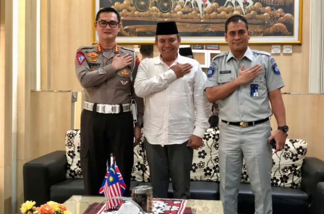 Dirlantas Polda Kaltim Kombes Pol Sonny Irawan SIK MH melakukan kunjungan ke Universitas Balikpapan untuk sosialisasi mengenai keselamatan dalam berlalu lintas dan juga pencegahan penggunaan Narkoba bagi generasi muda, Senin, (22/5/2023).