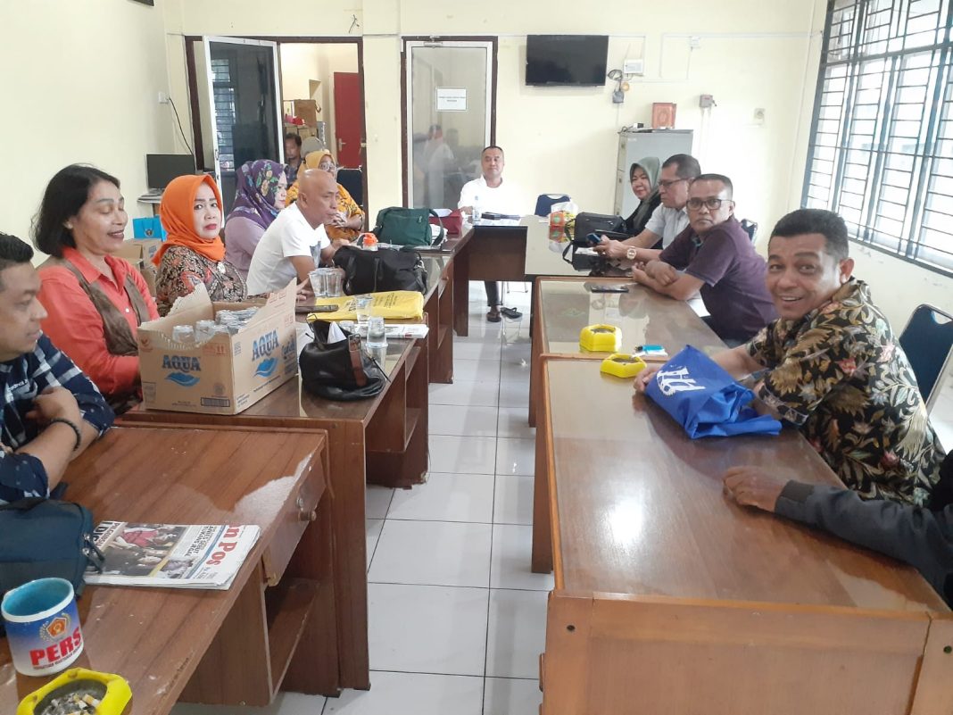 Rapat panitia family gathering PWI Sumut di Kantor PWI Sumut, Jalan Adinegoro Nomor 4 Medan, Jumat (19/5/2023). (Dok/PWI)