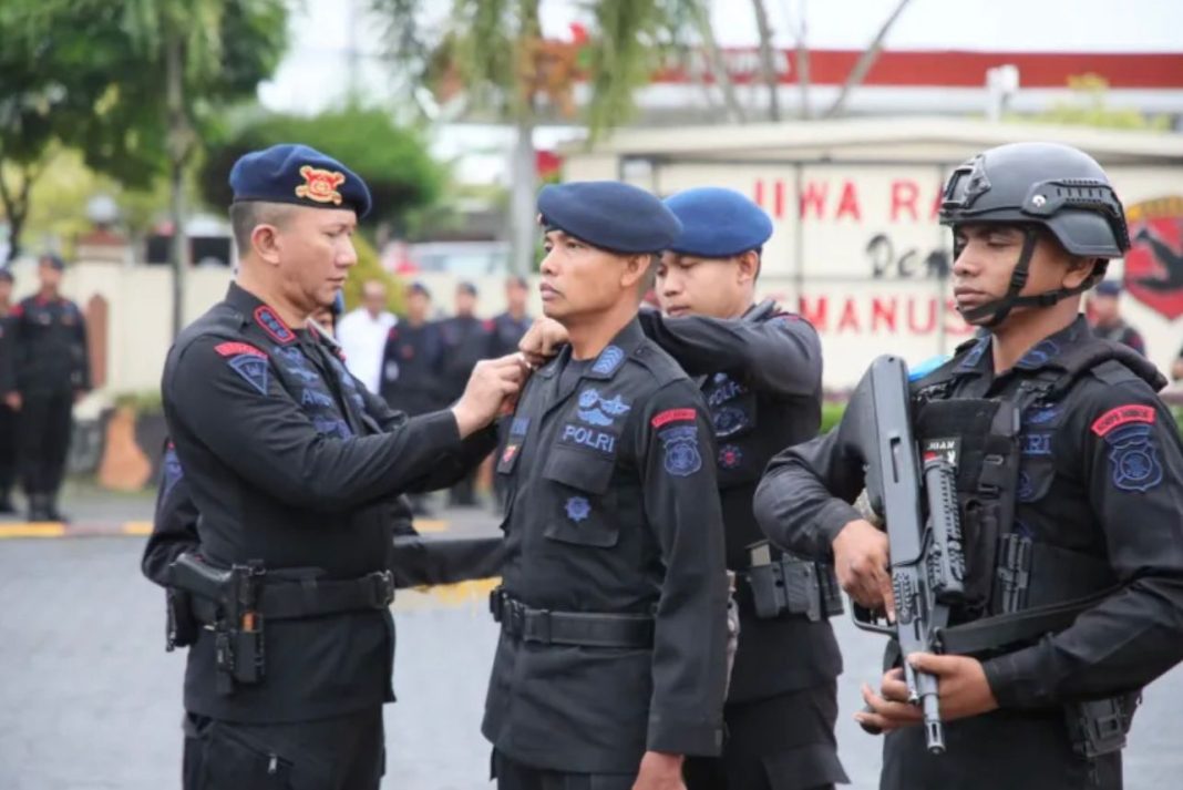 Komandan Satuan Brimob Polda Kaltim Kombes Pol Andy Rifai SIK MH memimpin upacara penutupan latihan pemeliharaan dan peningkatan kemampuan Wanteror bagi personel Satuan Brimob Polda Kaltim di Lapangan Sat Brimob Polda Kaltim, Balikpapan.