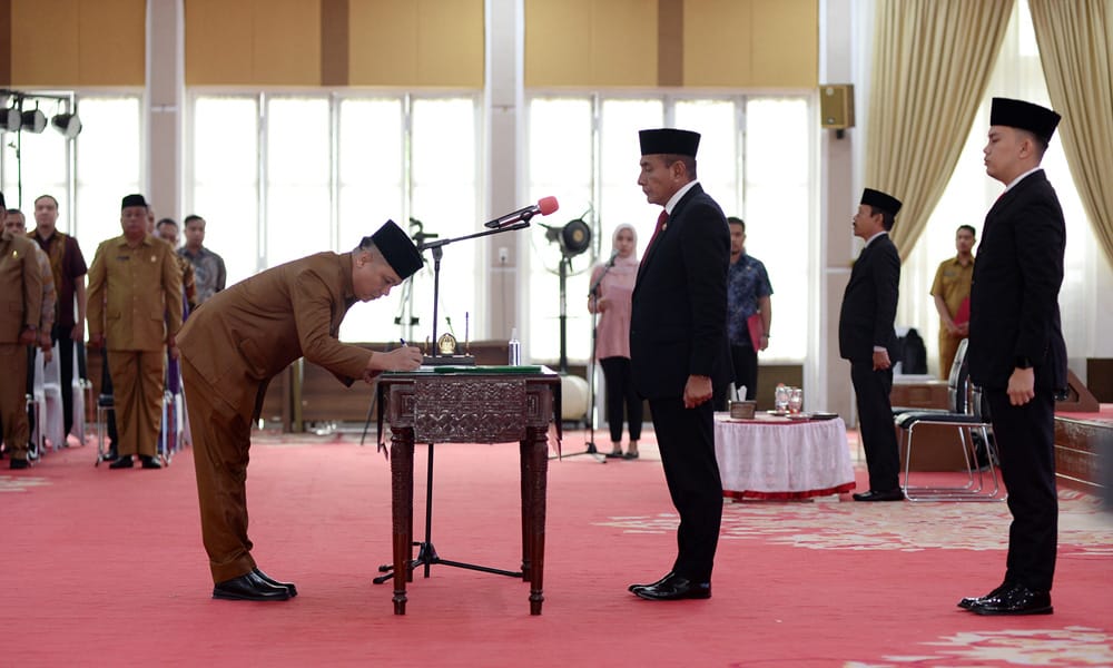 Gubernur Sumut Edy Rahmayadi melantik 64 pejabat administrator dan pengawas di lingkungan Pemprov Sumut di Aula Tengku Rizal Nurdin, Rumah Dinas Gubernur, Jalan Jenderal Sudirman Medan, Kamis (25/5/2023).