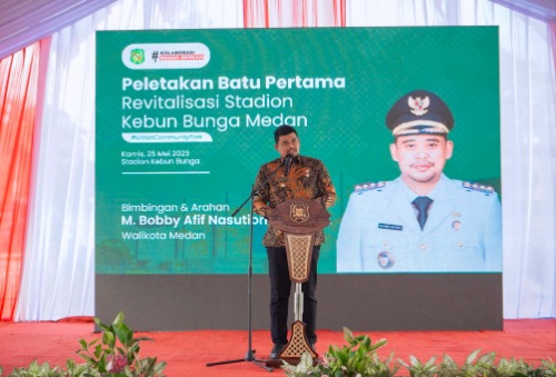 Wali Kota Medan Bobby Nasution peletakan batu pertama dimulainya Revitalisasi Stadion Kebun Bunga di Jalan Candi Borobudur, Kelurahan Petisah Tengah, Kecamatan Medan Petisah, Kamis (25/5/2023).